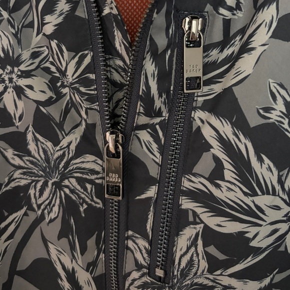 NWOT! Ted Baker Men’s Paso Printed Floral Cagoule Navy Zip Hooded Jacket Size 4 - Picture 7 of 14